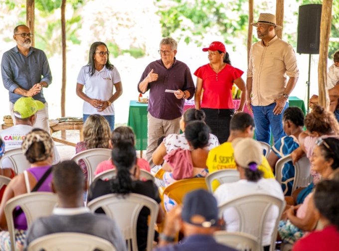  Entrega de mais de 200 mil alevinos beneficia piscicultores da zona rural de Camaçari