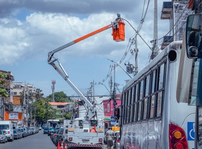 Modernização da iluminação de LED avança e chega ao Centro de Lauro de Freitas