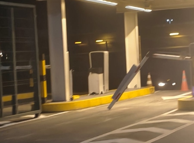  Quatro homens armados assaltam joalheria no Outlet Premium Salvador, em Vila de Abrantes