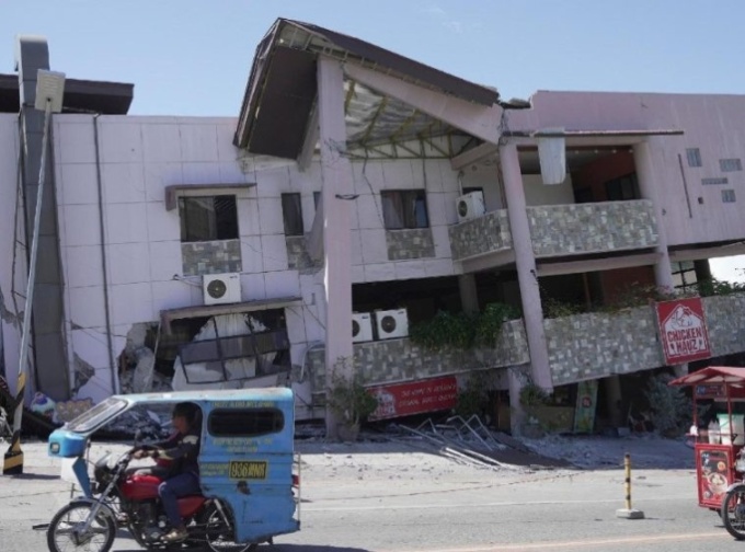  Terremoto de magnitude 7,8 devasta sul das Filipinas e deixa ao menos 35 mortos