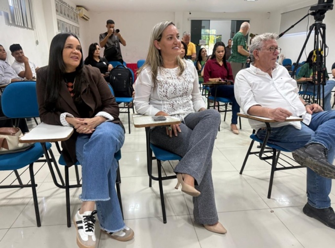  Caetano reafirma compromisso de sancionar a calendarização do Forró da Mangueira