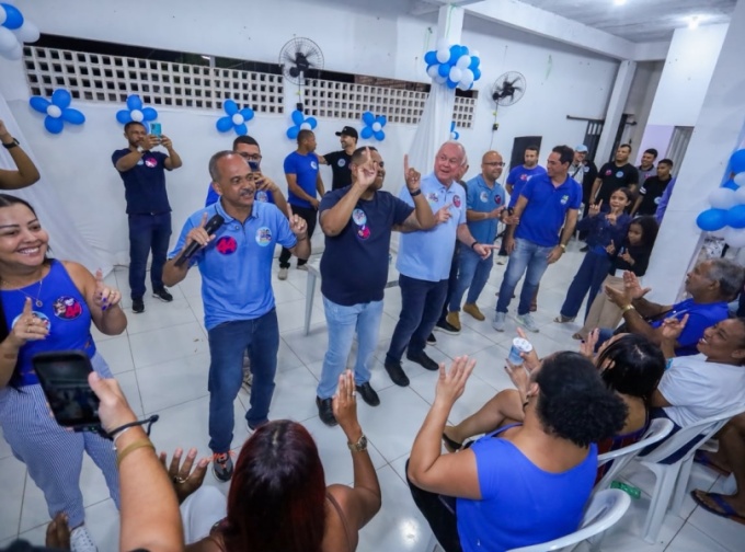  Elinaldo reúne dezena de lideranças em primeiro ato de campanha em Camaçari