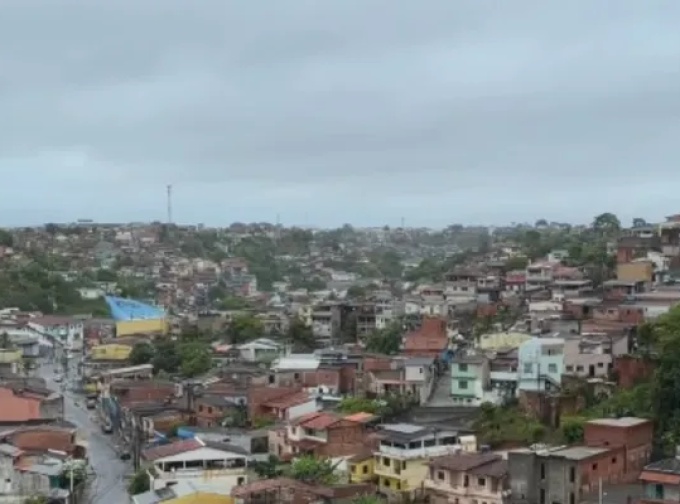 Mais de 200 cidades baianas estão com alerta de tempestade nesta segunda-feira 