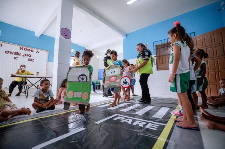 
STT leva projeto Caminhos da Escola para instituição de ensino no Limoeiro